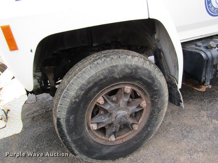 image for item DB5922 1993 Ford F700 digger derrick truck