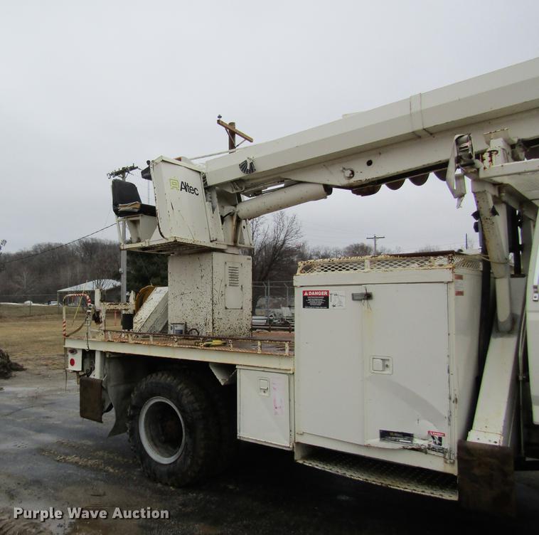 image for item DB5922 1993 Ford F700 digger derrick truck