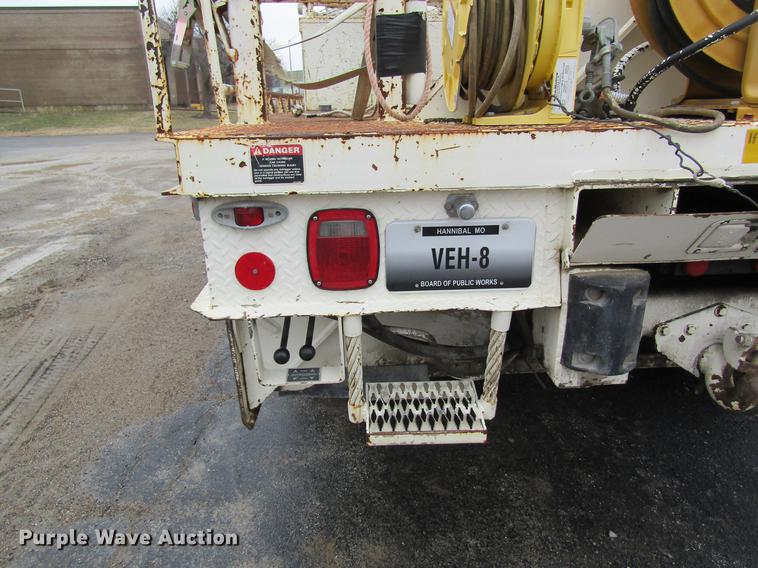 image for item DB5922 1993 Ford F700 digger derrick truck