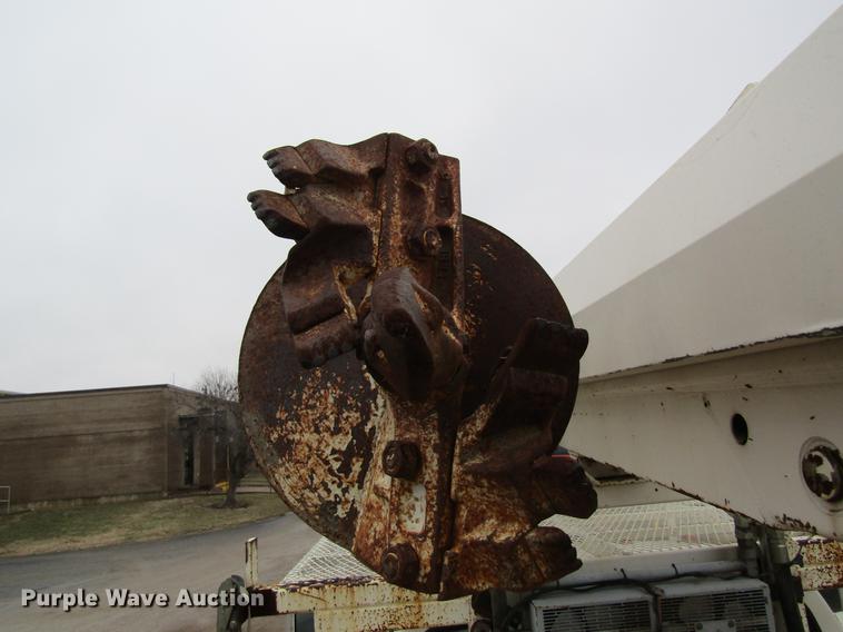 image for item DB5922 1993 Ford F700 digger derrick truck