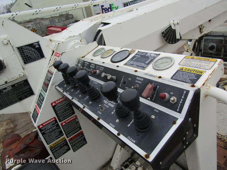 image for item DB5922 1993 Ford F700 digger derrick truck