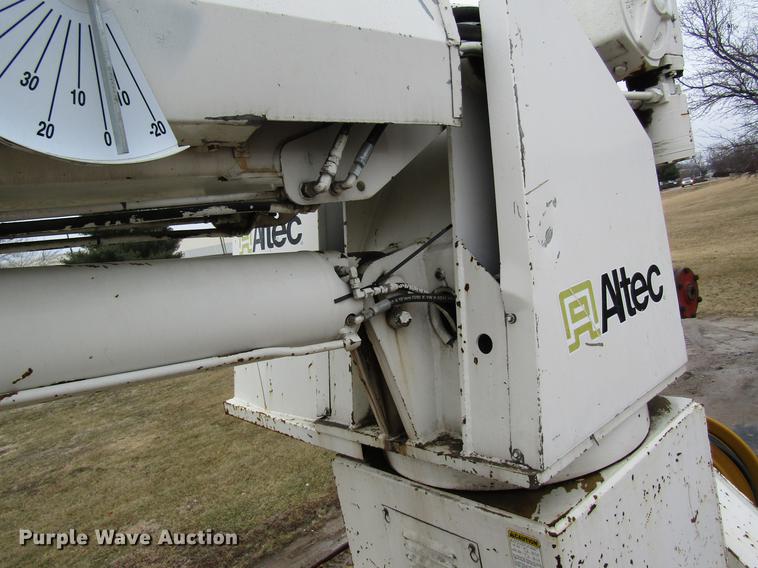 image for item DB5922 1993 Ford F700 digger derrick truck