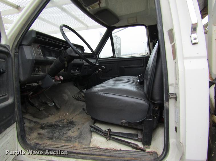 image for item DB5922 1993 Ford F700 digger derrick truck