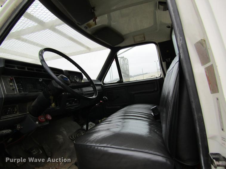 image for item DB5922 1993 Ford F700 digger derrick truck