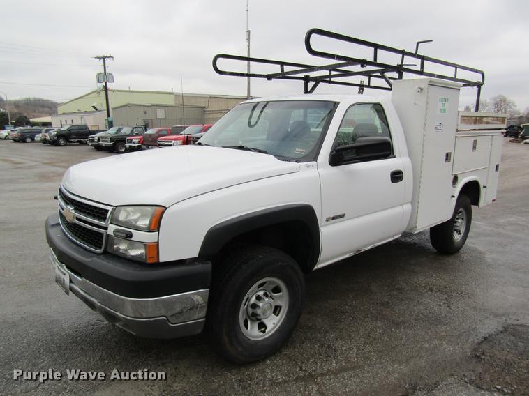 image for item DB5924 2006 Chevrolet Silverado 3500 utility bed pickup truck