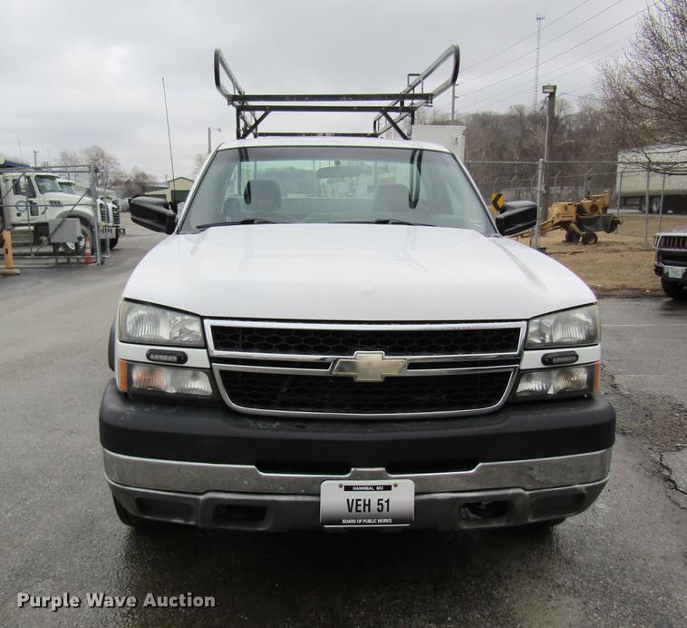 image for item DB5924 2006 Chevrolet Silverado 3500 utility bed pickup truck