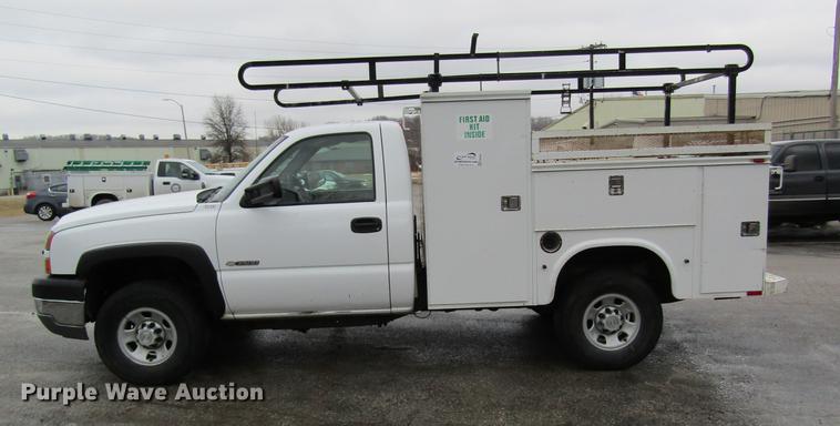 image for item DB5924 2006 Chevrolet Silverado 3500 utility bed pickup truck