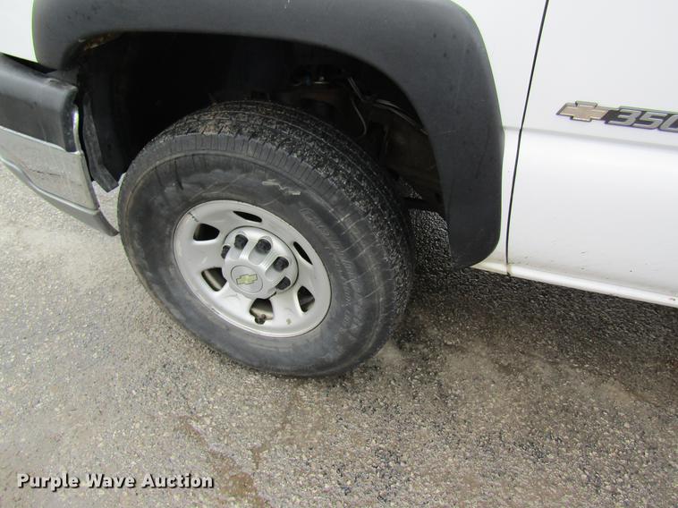 image for item DB5924 2006 Chevrolet Silverado 3500 utility bed pickup truck