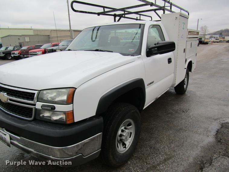 image for item DB5924 2006 Chevrolet Silverado 3500 utility bed pickup truck