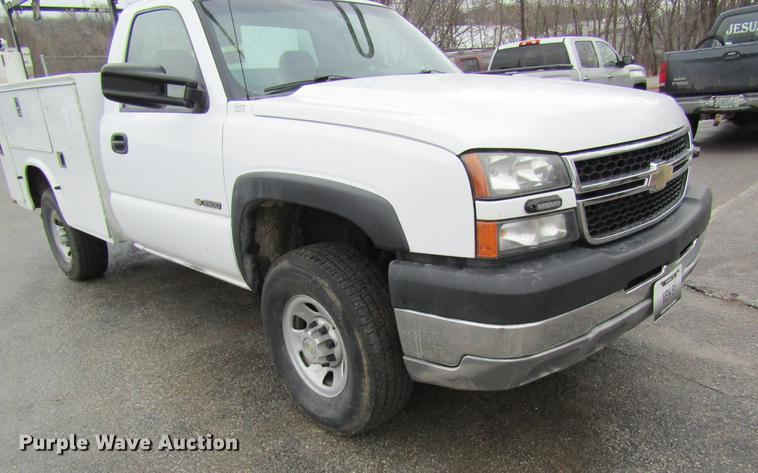 image for item DB5924 2006 Chevrolet Silverado 3500 utility bed pickup truck