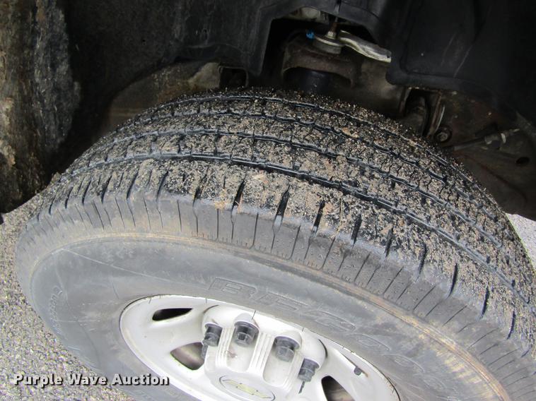 image for item DB5924 2006 Chevrolet Silverado 3500 utility bed pickup truck