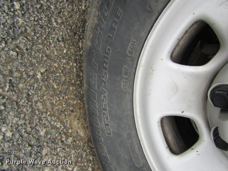 image for item DB5924 2006 Chevrolet Silverado 3500 utility bed pickup truck