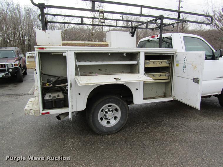 image for item DB5924 2006 Chevrolet Silverado 3500 utility bed pickup truck