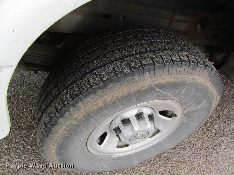 image for item DB5924 2006 Chevrolet Silverado 3500 utility bed pickup truck