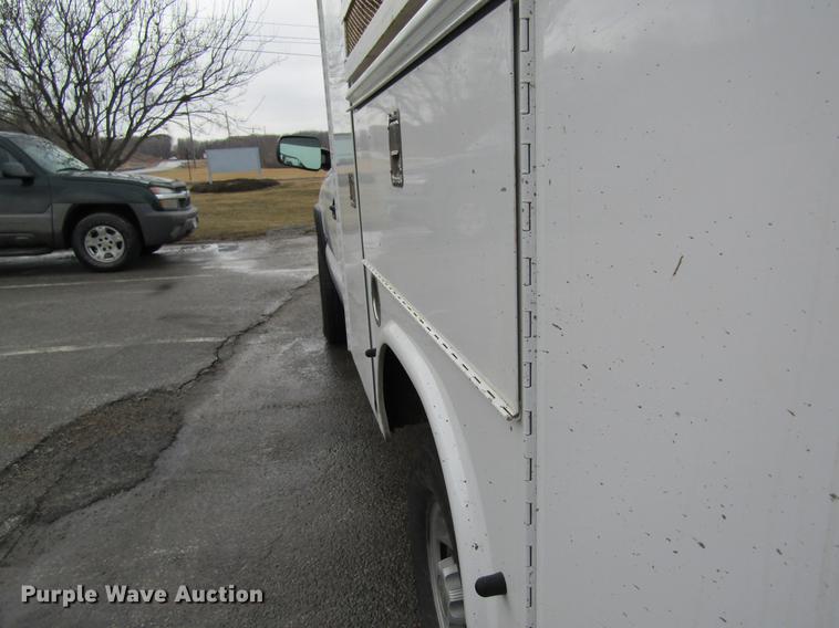 image for item DB5924 2006 Chevrolet Silverado 3500 utility bed pickup truck