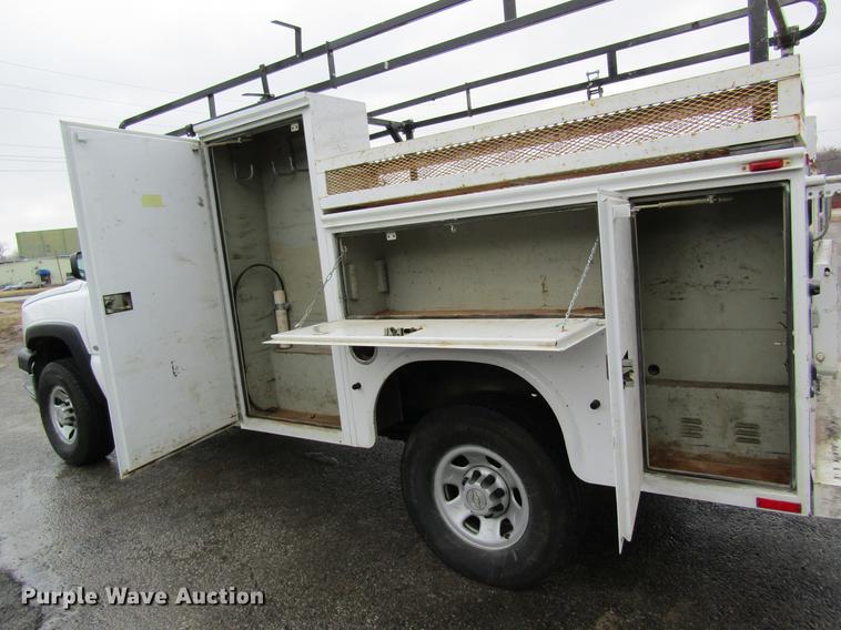 image for item DB5924 2006 Chevrolet Silverado 3500 utility bed pickup truck