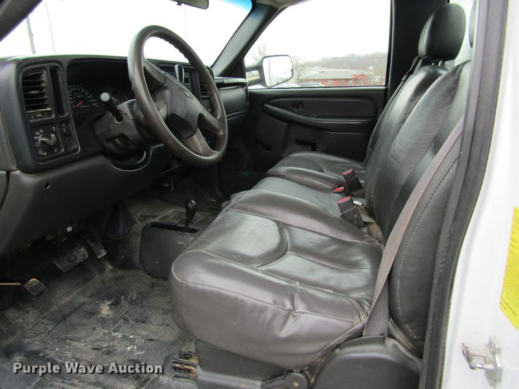 image for item DB5924 2006 Chevrolet Silverado 3500 utility bed pickup truck