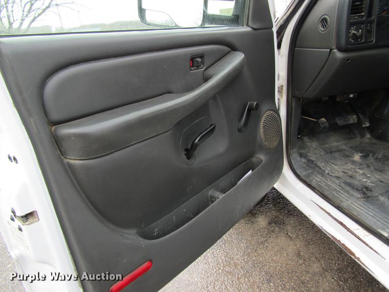 image for item DB5924 2006 Chevrolet Silverado 3500 utility bed pickup truck