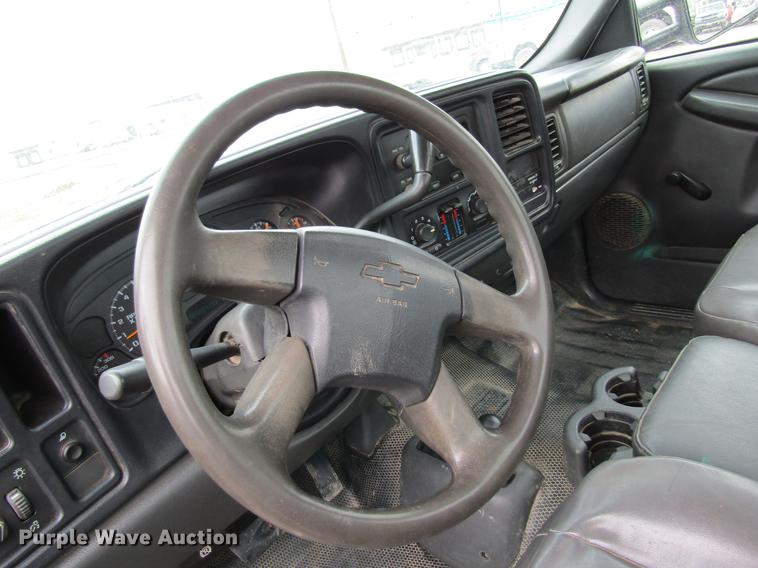 image for item DB5924 2006 Chevrolet Silverado 3500 utility bed pickup truck