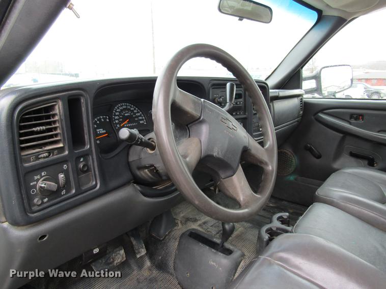 image for item DB5924 2006 Chevrolet Silverado 3500 utility bed pickup truck