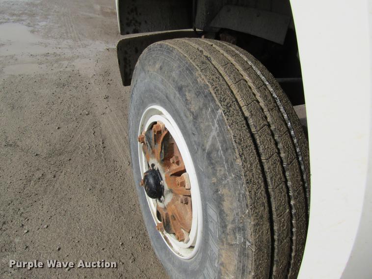 image for item DB5925 1991 Ford F900 dump truck