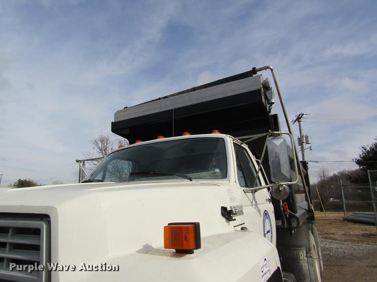 image for item DB5925 1991 Ford F900 dump truck