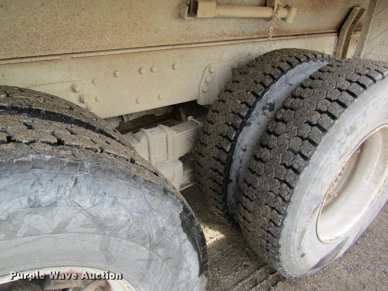 image for item DB5925 1991 Ford F900 dump truck