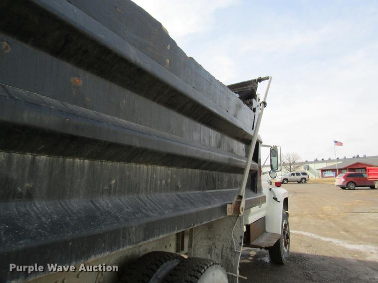 image for item DB5925 1991 Ford F900 dump truck