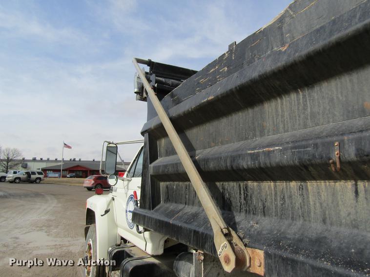 image for item DB5925 1991 Ford F900 dump truck
