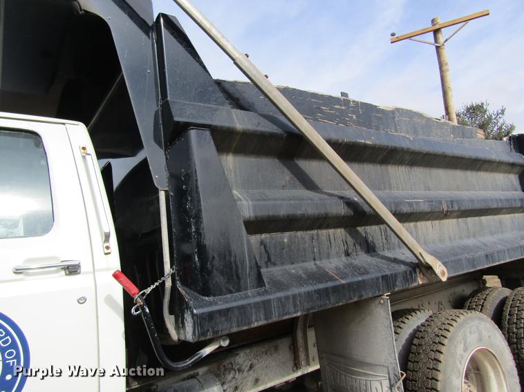 image for item DB5925 1991 Ford F900 dump truck
