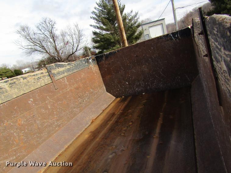 image for item DB5925 1991 Ford F900 dump truck