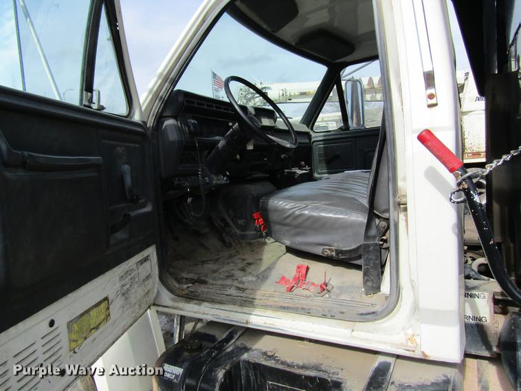 image for item DB5925 1991 Ford F900 dump truck