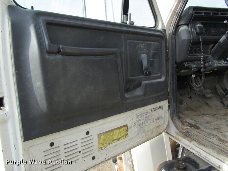image for item DB5925 1991 Ford F900 dump truck