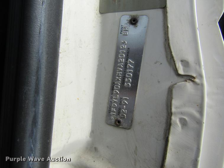 image for item DB5925 1991 Ford F900 dump truck