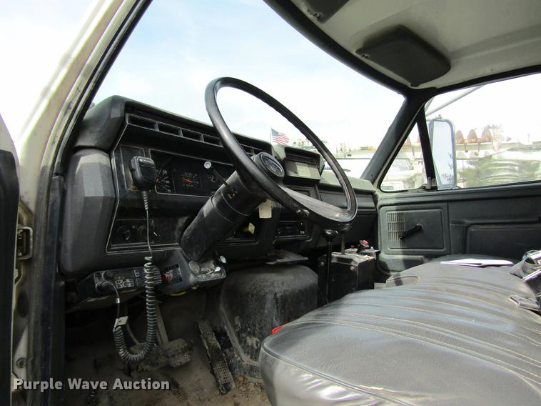 image for item DB5925 1991 Ford F900 dump truck