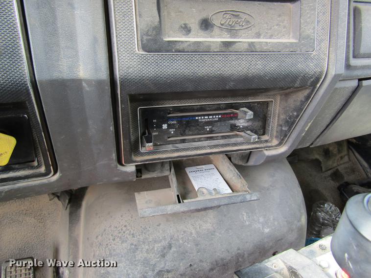 image for item DB5925 1991 Ford F900 dump truck