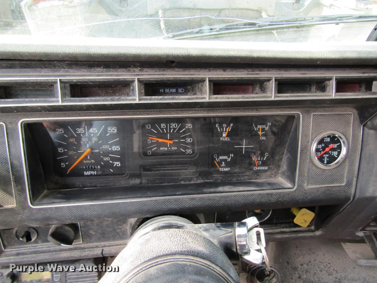 image for item DB5925 1991 Ford F900 dump truck