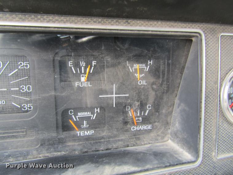 image for item DB5925 1991 Ford F900 dump truck