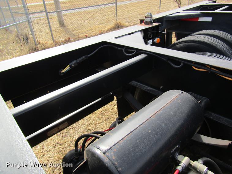 image for item DB5935 2010 Hyundai CGN403-516 trailer chassis