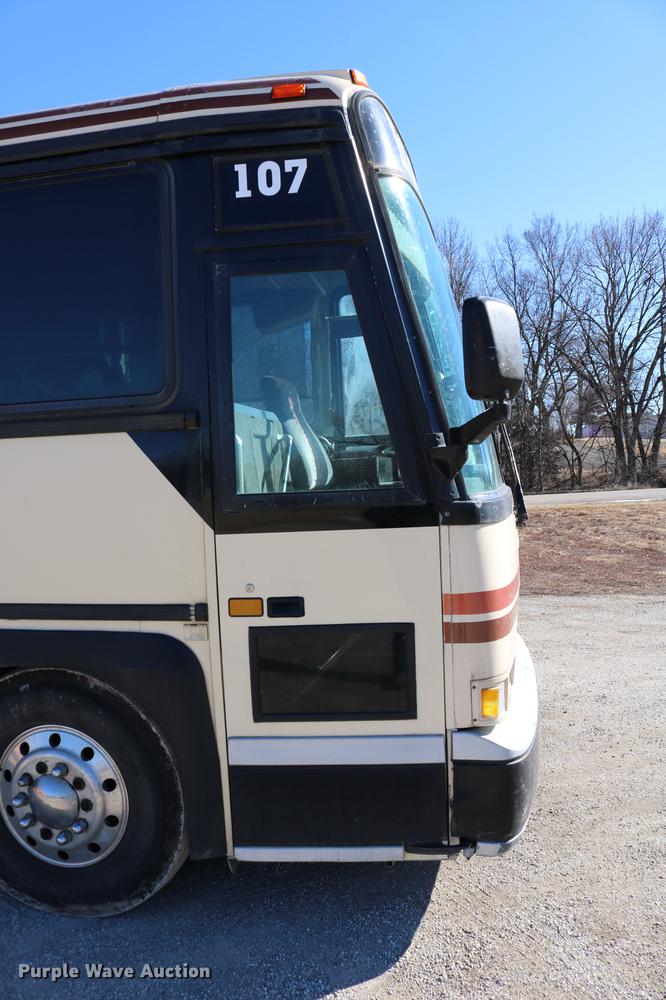 image for item DB6577 1991 MCI 102-C3 coach bus