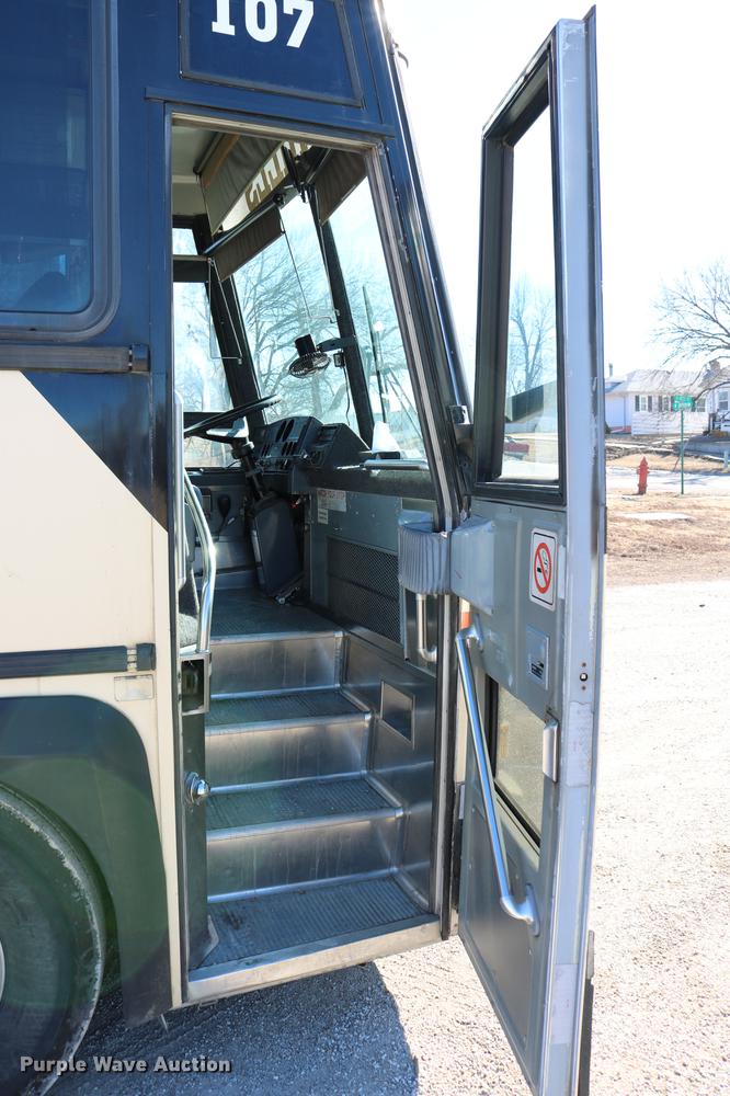 image for item DB6577 1991 MCI 102-C3 coach bus