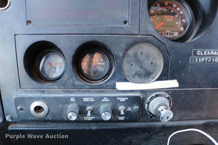 image for item DB6577 1991 MCI 102-C3 coach bus