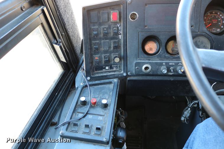 image for item DB6577 1991 MCI 102-C3 coach bus