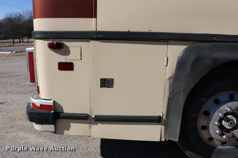 image for item DB6577 1991 MCI 102-C3 coach bus