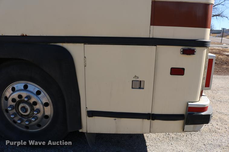 image for item DB6577 1991 MCI 102-C3 coach bus