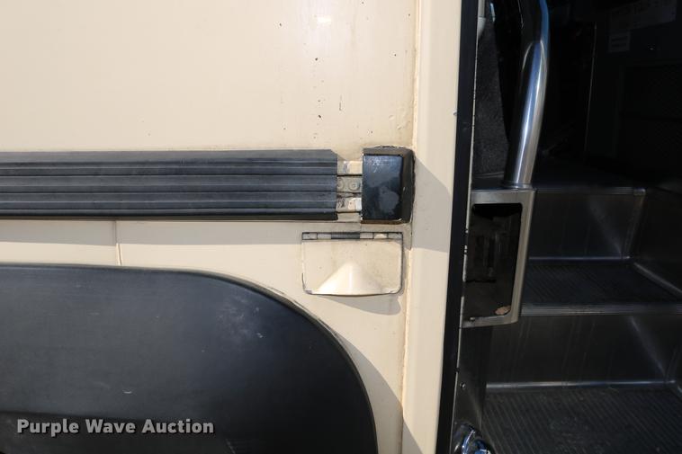 image for item DB6577 1991 MCI 102-C3 coach bus