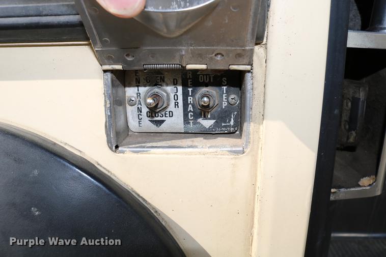 image for item DB6577 1991 MCI 102-C3 coach bus