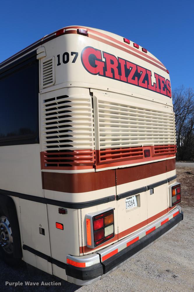 image for item DB6577 1991 MCI 102-C3 coach bus