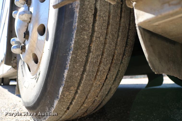 image for item DB6577 1991 MCI 102-C3 coach bus