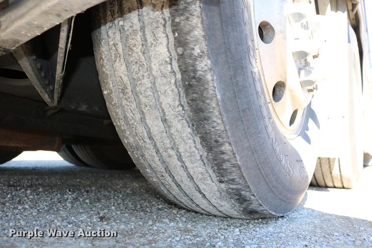 image for item DB6577 1991 MCI 102-C3 coach bus